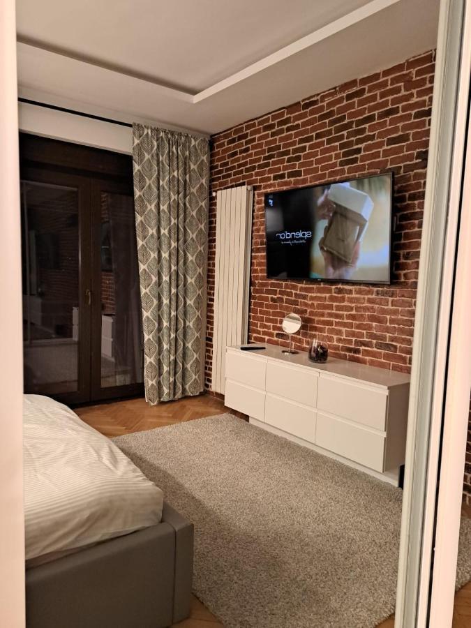 Classy Apartment With Parking In The City Center Bucharest Exterior photo